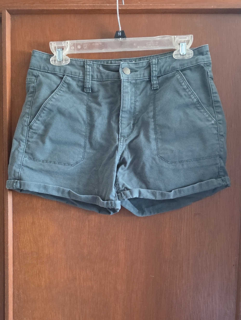Universal Threads Women’s Casual Rolled-Hem Shorts Sz 4